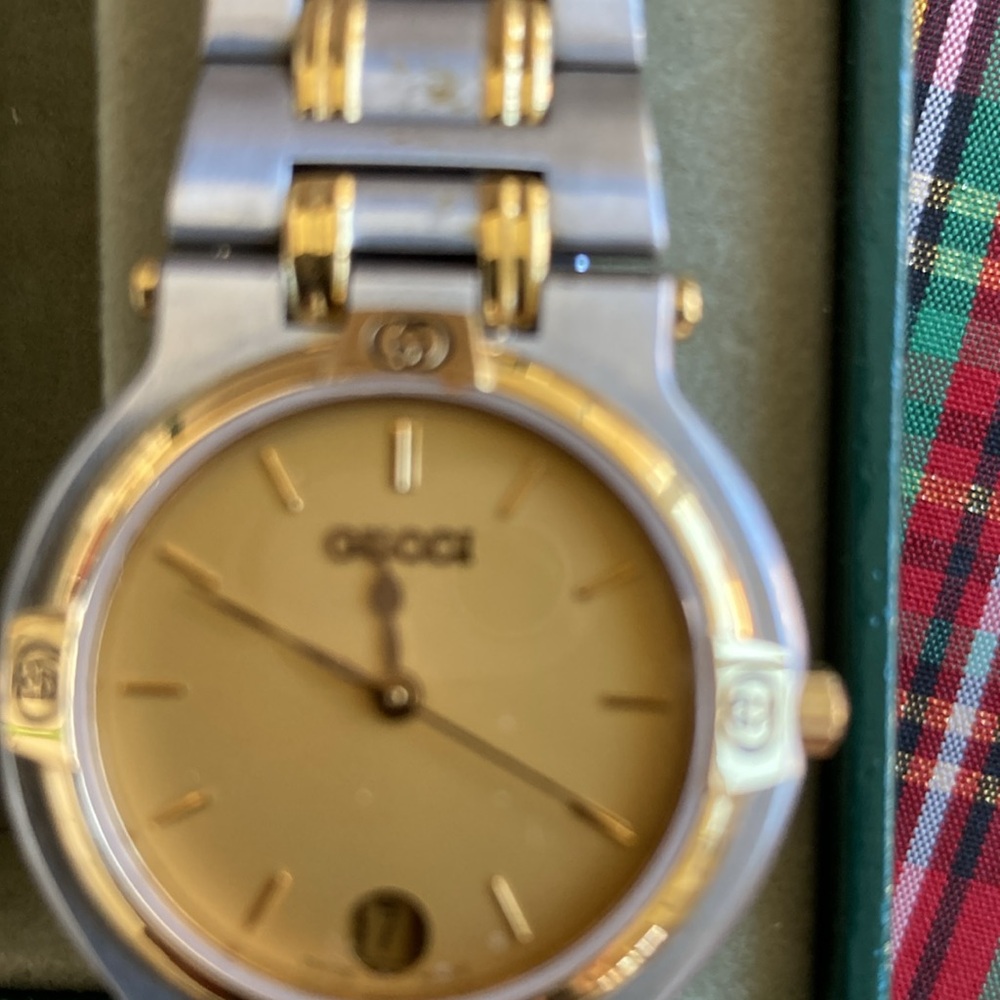 Gucci Gold and Silver 9000M Watch - Picture 5 of 6